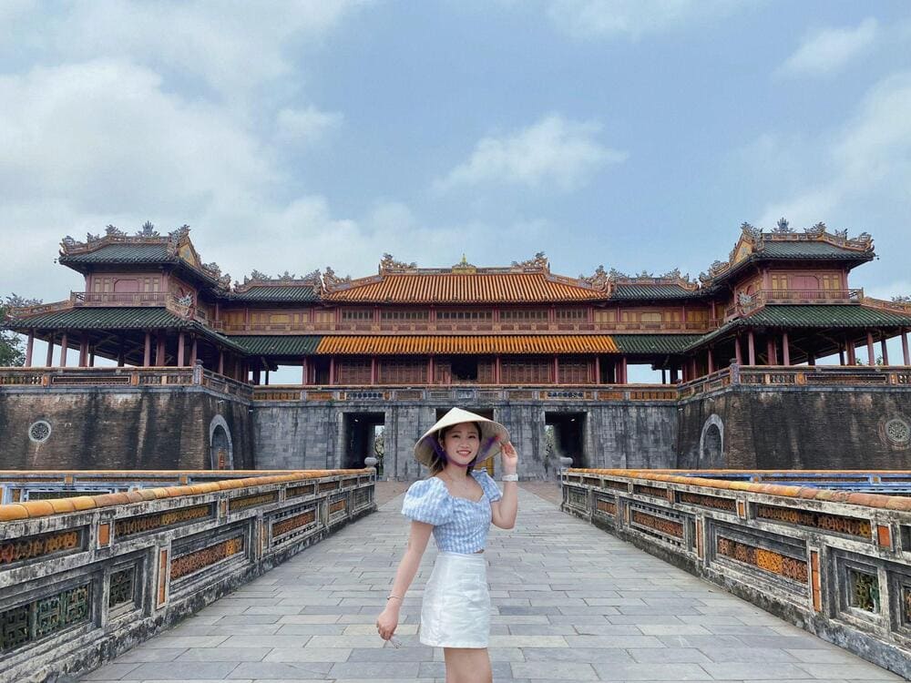 Kinh th&agrave;nh Huế l&agrave; c&ocirc;ng tr&igrave;nh kiến tr&uacute;c ho&agrave;nh tr&aacute;ng thể hiện r&otilde; dấu ấn văn h&oacute;a v&agrave; lịch sử Việt Nam.